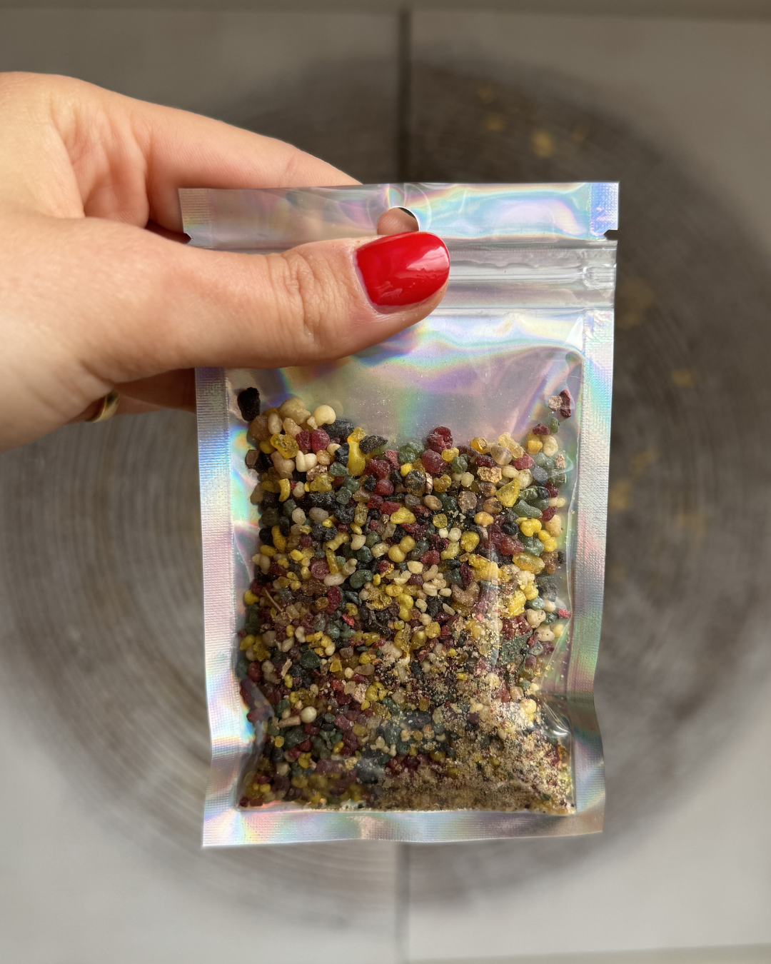 Encens du Vatican en grains, sachet 25g. Mélange de résines liturgiques pour purifier, élever et favoriser le recueillement. À brûler sur charbon auto-allumant.
