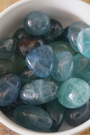 Découvrez la beauté et l’énergie de la Fluorine bleue verte. Chaque pierre est unique avec ses nuances de bleu et de vert. Idéale pour la lithothérapie, la méditation ou pour enrichir un espace, cette pierre stimule la concentration et la clarté mentale.
