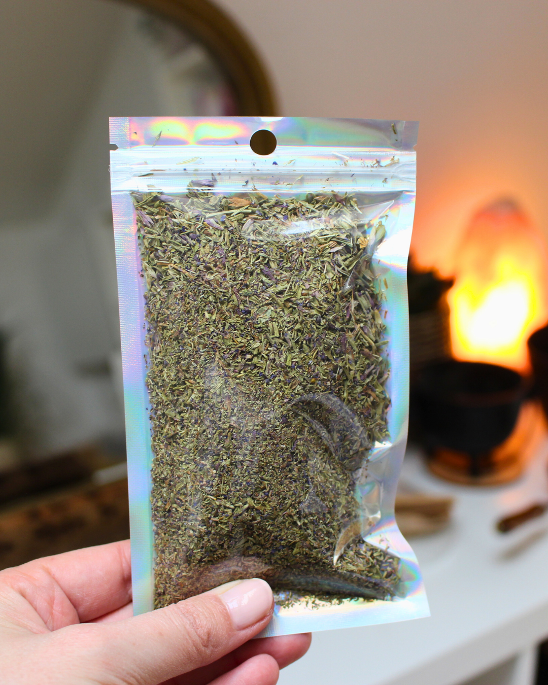 Idéale pour les rituels de purification, l’hysope accompagne vos pratiques de méditation, de purification et de renouveau énergétique.