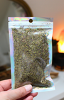 Idéale pour les rituels de purification, l’hysope accompagne vos pratiques de méditation, de purification et de renouveau énergétique.