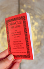 Accessible aux débutants tout en restant profondément riche pour les praticiens expérimentés, l’Oracle Belline est un outil incontournable pour la guidance, la divination et l’introspection. Certainement l'un des plus vieux oracle existant. ce jeu a été conçu  et dessiné par Edmond vers 1845.
