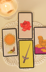 Dès sa création, L'Oracle Cé de Gérard Barbier fut un succès. Ce jeu divinatoire au graphisme simple et éloquent constitue un merveilleux médiateur entre l'invisible et vous pour évaluer votre situation actuelle, visualiser votre avenir proche, canaliser vos énergies et diriger vos efforts vers une vie meilleure.
