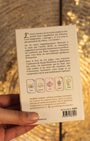 L' Oracle Garance est un oracle simple et très intuitif dont l'appellation fait référence à son anagramme, « ancrage», et à la carte la plus puissante du coffret, « Le Garant ». Ses 56 cartes magnifiquement illustrées la main par l'artiste MaTB, sa conception originale et ses énergies lumineuses et positives lui confèrent une haute fréquence vibratoire pour vous offrir de merveilleuses guidances divinatoires.
