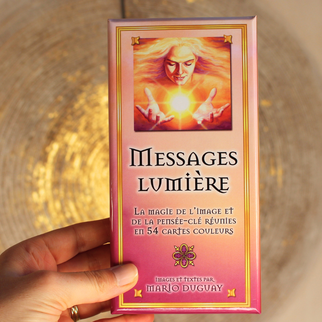 Un jeu magnifique créé pour vous rapprocher de la divinité de votre être. Ces messages lumière apportent réconfort en vous aidant à la compréhension par la magie de l'image et de la pensée clé. Un jeu simple, il suffit de tirer une carte à l'occasion, selon l'écoute de votre coeur, votre centre intérieur saura vous guider vers le message idéal pour vous.
