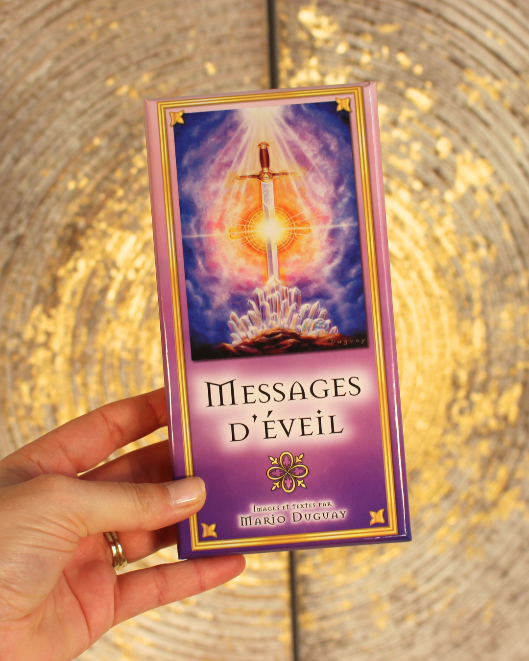 L'oracle Messages d'éveil, un jeu simple. Il suffit de demander à l'univers le message idéal pour vous dans l'instant présent.
Votre partie divine vous guidera vers la carte parfaite pour vous aider à travers des nouvelles prises de conscience selon votre rythme évolutif personnel. Que ce soit tous les jours ou à l'occasion, ces messages d'éveil apportent réponses et compréhensions par la magie de l'image et la pensée clé. 