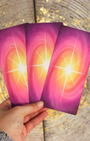L'oracle Messages d'éveil, un jeu simple. Il suffit de demander à l'univers le message idéal pour vous dans l'instant présent.
Votre partie divine vous guidera vers la carte parfaite pour vous aider à travers des nouvelles prises de conscience selon votre rythme évolutif personnel. Que ce soit tous les jours ou à l'occasion, ces messages d'éveil apportent réponses et compréhensions par la magie de l'image et la pensée clé. 
