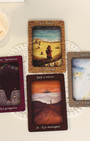 L'Oracle de l'Arbre de Vie est une invitation aux voyages.
Artistique, doux et poétique, il vagabonde dans ce vaste monde et vous mène, accompagné de vos guides ou de vos défunts, vers votre avenir jusqu'alors incertain.