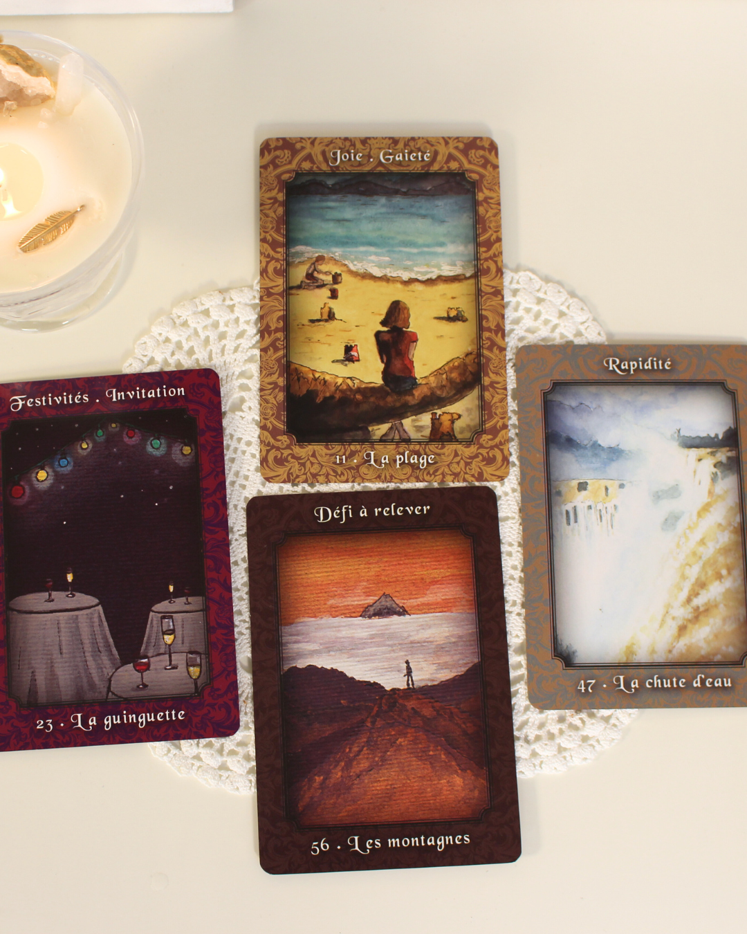 L'Oracle de l'Arbre de Vie est une invitation aux voyages.
Artistique, doux et poétique, il vagabonde dans ce vaste monde et vous mène, accompagné de vos guides ou de vos défunts, vers votre avenir jusqu'alors incertain.