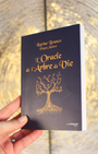 L'Oracle de l'Arbre de Vie est une invitation aux voyages.
Artistique, doux et poétique, il vagabonde dans ce vaste monde et vous mène, accompagné de vos guides ou de vos défunts, vers votre avenir jusqu'alors incertain.