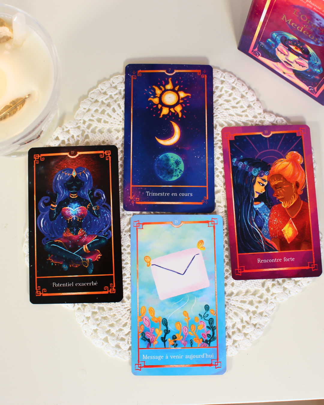 L'Oracle des Medeores, composé de 64 cartes - 49 cartes « divination » et 15 cartes « guidance medeores » - est un formidable outil de divination et de guidance.
Grâce au livre explicatif, vous découvrirez la signification de chaque carte ainsi que les différentes méthodes de tirage pour obtenir des réponses precises et inspirantes à vos problématiques, tout en étant guidé vers le soin le plus adapté, d'un point de vue énergétique ou émotionnel.