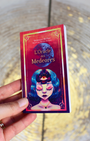 L'Oracle des Medeores, composé de 64 cartes - 49 cartes « divination » et 15 cartes « guidance medeores » - est un formidable outil de divination et de guidance.
Grâce au livre explicatif, vous découvrirez la signification de chaque carte ainsi que les différentes méthodes de tirage pour obtenir des réponses precises et inspirantes à vos problématiques, tout en étant guidé vers le soin le plus adapté, d'un point de vue énergétique ou émotionnel.