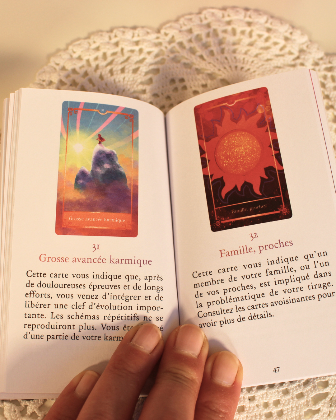 L'Oracle des Medeores, composé de 64 cartes - 49 cartes « divination » et 15 cartes « guidance medeores » - est un formidable outil de divination et de guidance.