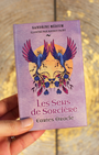 Accueillez le pouvoir de sorcière qui sommeille en vous. Apprenez à développer vos capacités naturelles médiumniques pour recevoir les réponses à toutes les questions que vous vous posez grâce à ce superbe coffret.
L'interprétation des 49 magnifiques cartes proposée dans le livre vous permettra de mieux percevoir les messages que l'univers vous envoie et vous aidera à aiguiser vos compétences spirituelles pour déceler le chemin qui vous est destiné".