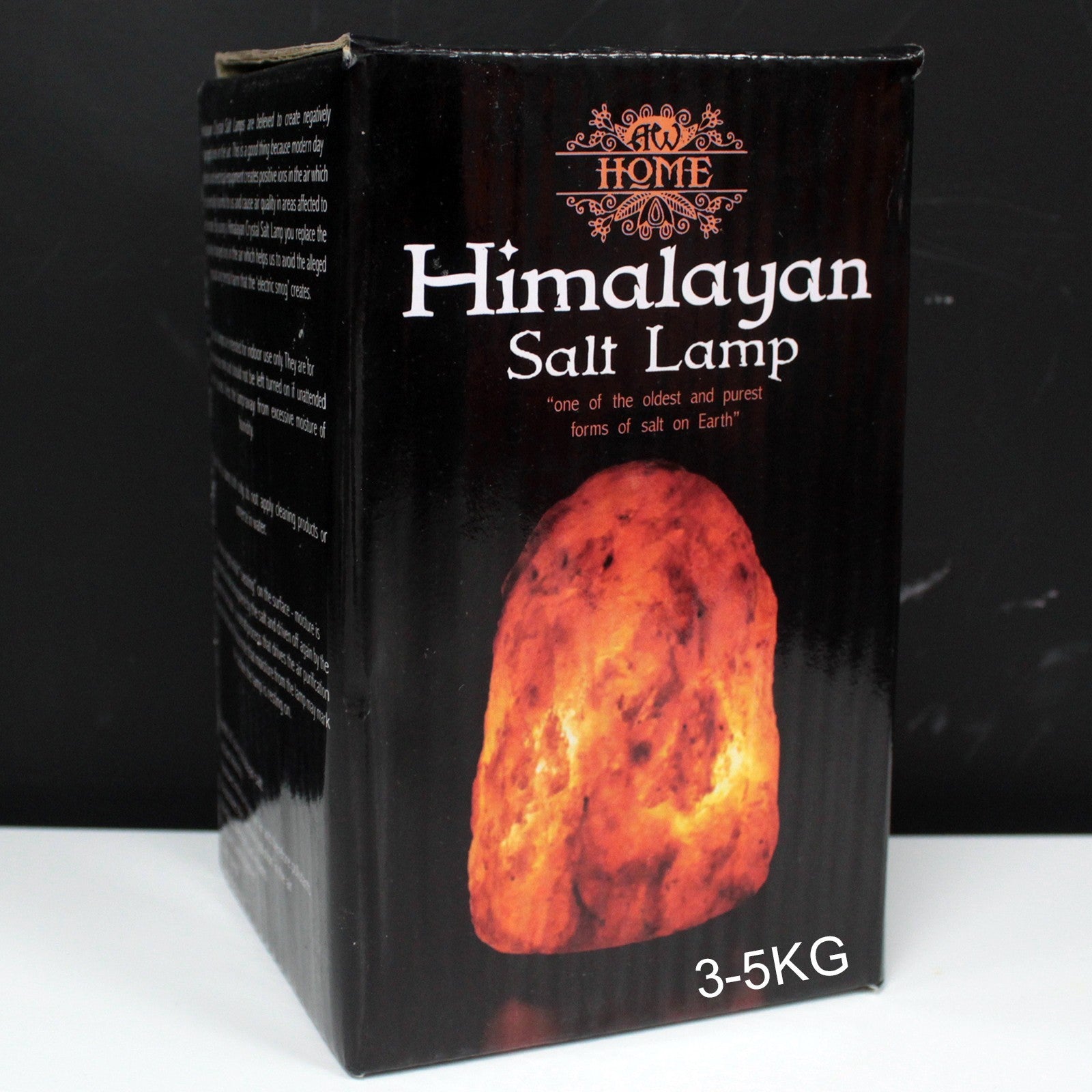 Apportez une atmosphère douce et apaisante à votre intérieur avec cette lampe en cristal de sel naturel sculptée à partir de véritables blocs de sel.
Chaque lampe est unique par sa forme, ses nuances et ses dimensions car le sel est travaillé dans son état naturel.