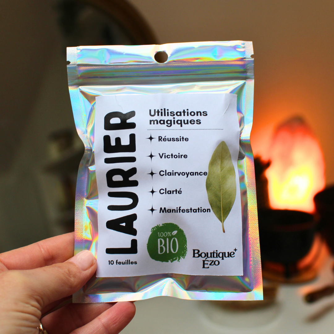 Ces 10 feuilles de laurier peuvent être utilisées pour accompagner vos intentions, renforcer vos demandes ou soutenir vos pratiques de manifestation. Elles sont particulièrement appréciées pour leur capacité à clarifier l’esprit et amplifier les intentions.