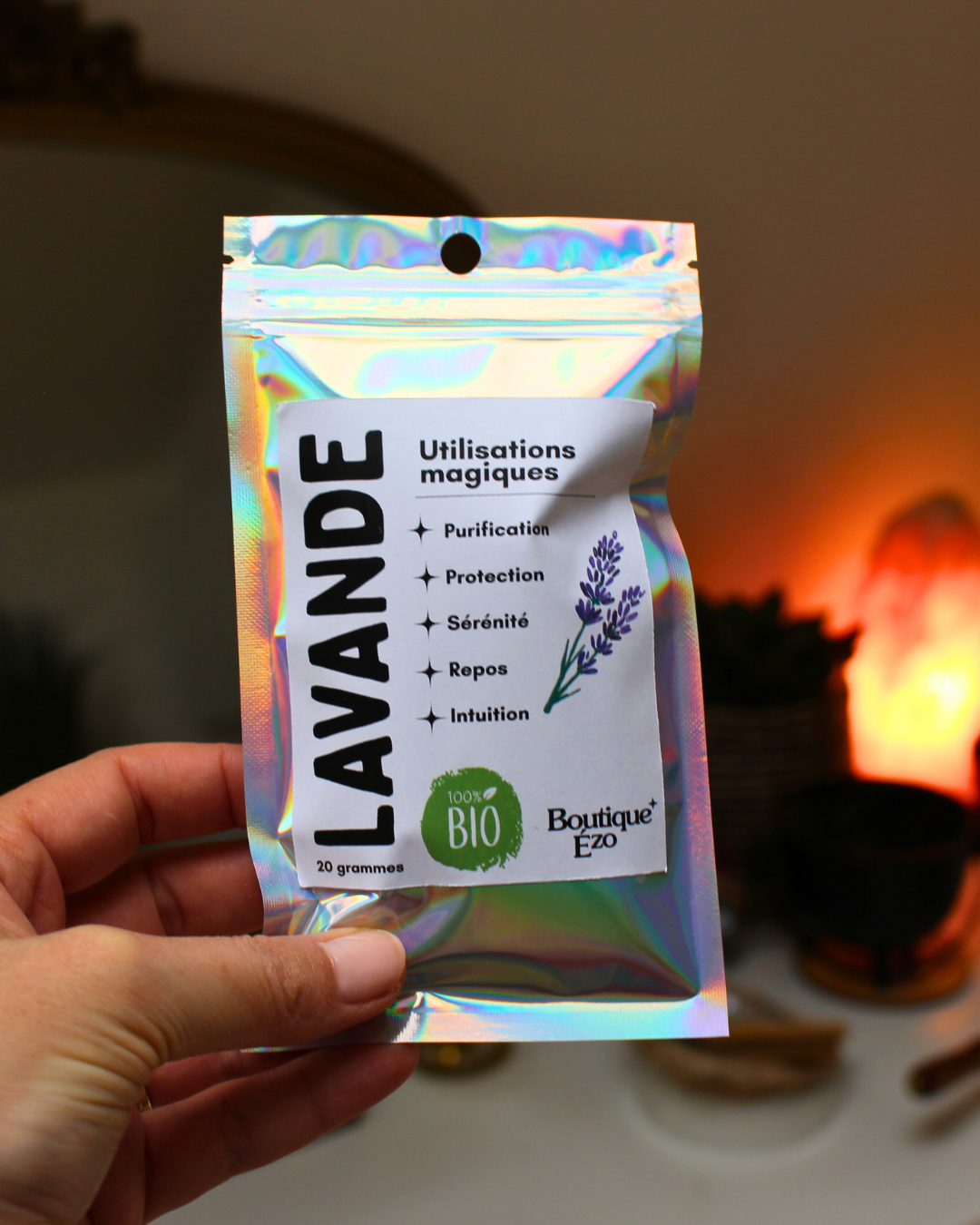 La lavande est une plante sacrée reconnue pour ses propriétés apaisantes et protectrices. Depuis des siècles, elle est utilisée dans les rituels pour purifier les espaces, calmer l’esprit et favoriser la sérénité.