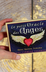 "Cet oracle inspirant créé par Toni Carmine Salerno offre des réponses claires et précises à toutes vos questions, sous la forme de messages de guérison. Vous comprendrez ainsi le sens de chaque événement que vous vivez afin de le transformer positivement.
Grâce à ces 55 cartes, vous recevrez une véritable guidance de la part de vos anges dans tous les domaines de votre vie, jour après jour."
