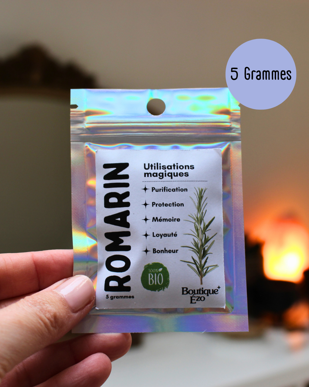 Le romarin est une plante sacrée reconnue pour ses vertus purifiantes et protectrices. En magie, Il est utilisé pour élever les vibrations d’un lieu, protéger contre les influences négatives et stimuler la mémoire et la clarté mentale.