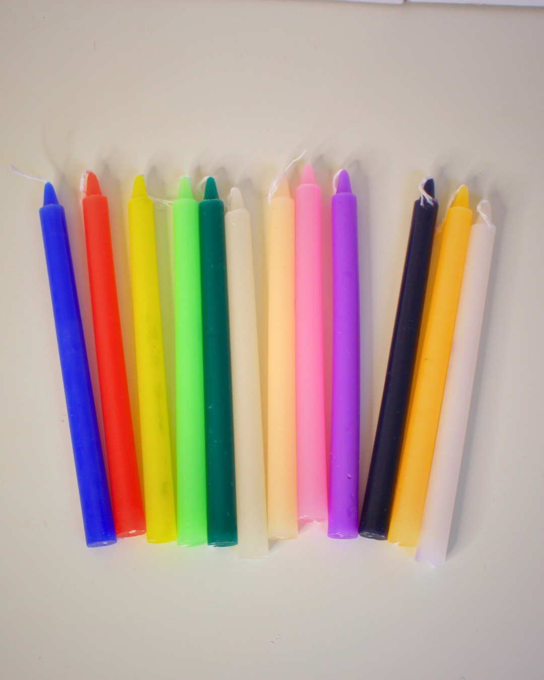 Ces bougies accompagneront vos rituels et vos intentions en fonction de leur couleur : 