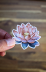 Ce lot de 13 stickers holographiques illustrés autour de l’univers du yoga est né d’une belle collaboration entre Boutique Ezo et Hinde yoga.