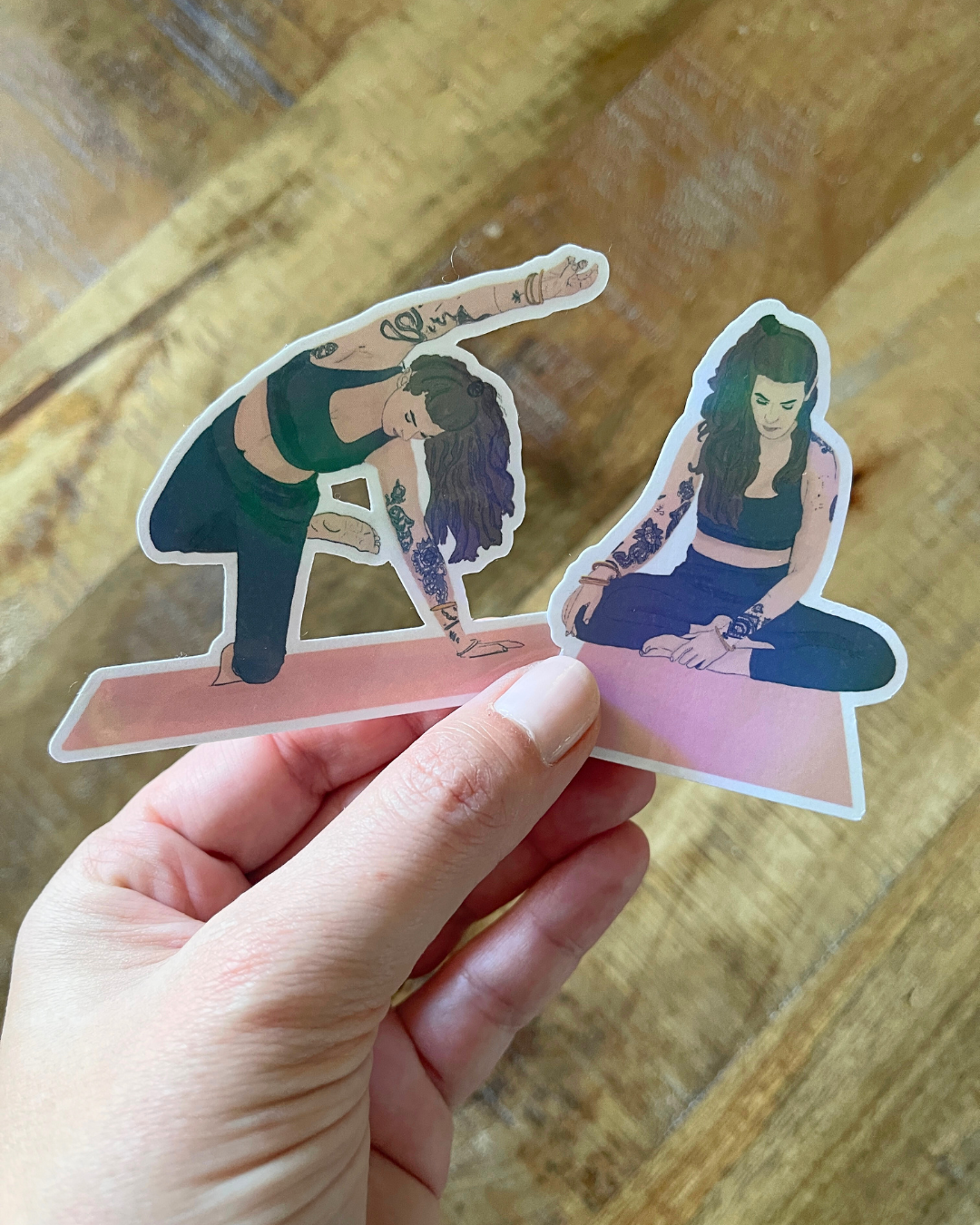 Ce lot de 13 stickers holographiques illustrés autour de l’univers du yoga est né d’une belle collaboration entre Boutique Ezo et Hinde yoga.