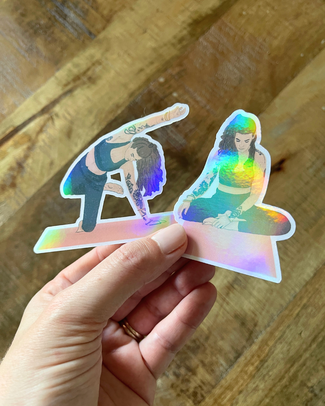 Ce lot de 13 stickers holographiques illustrés autour de l’univers du yoga est né d’une belle collaboration entre Boutique Ezo et Hinde yoga.