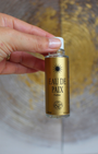 La Lotion Magique Haïtienne Eau de Paix est conçue pour apporter la sérénité intérieure et favoriser l’harmonie avec les autres.