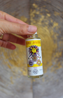 La Lotion Magique Haïtienne Soleil est une lotion rituelle traditionnelle conçue pour apporter lumière et positivité aux personnes traversant des périodes de découragement ou de tristesse. Elle aide à dissiper les énergies négatives, à raviver l'enthousiasme et à retrouver un moral rayonnant. 