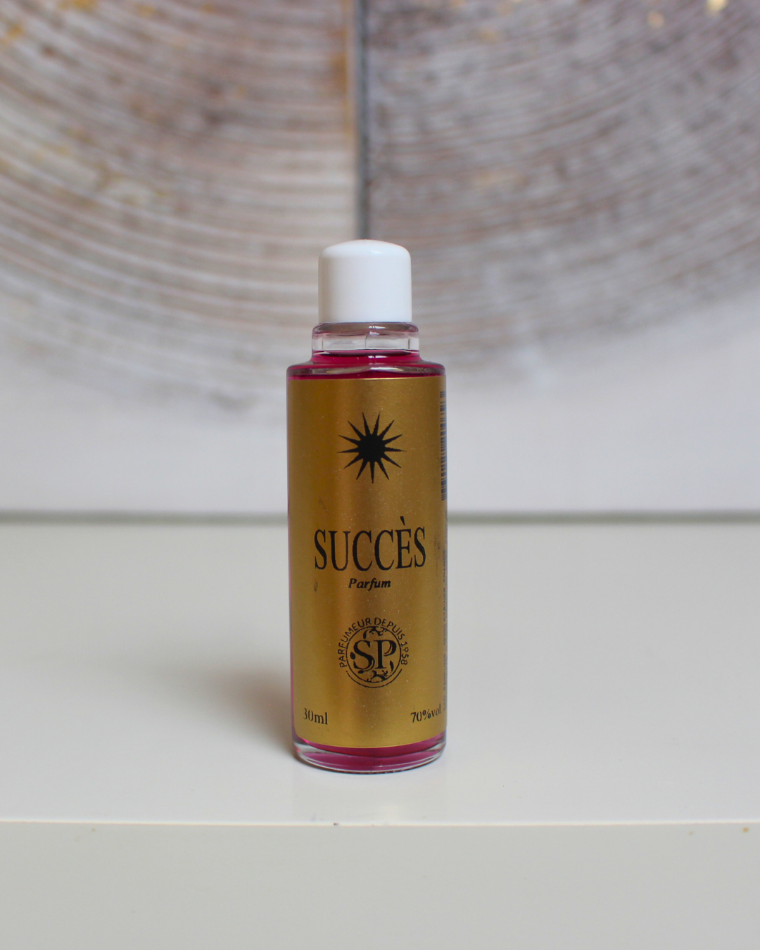 La lotion “Succès” est une lotion magique d’inspiration Haïtienne conçue pour apporter ce petit “coup de pouce” spirituel dans la réalisation de vos projets et entreprises.
