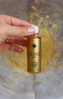 La Lotion Magique Haïtienne « Volonté » est conçue pour venir en soutien lorsque la vie impose des défis et qu’il faut rassembler force et détermination pour avancer. Cette lotion rituel-traditionnel permet, en bain ou en application, de canaliser l’énergie nécessaire à la réussite et de favoriser l’élan vers vos objectifs.