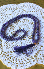 ce mala composé de 108 perles naturelles, soigneusement sélectionnées pour leur teinte violette profonde et leur énergie apaisante. Symbole de protection, de sagesse et de connexion spirituelle, l’améthyste est reconnue pour calmer l’esprit, renforcer l’intuition et favoriser une profonde paix intérieure.