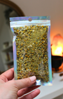 Matricaire bio séchée (camomille allemande), 5g / 10g / 15g. Idéal rituels d’apaisement, sérénité, harmonie relationnelle et lâcher-prise émotionnel.
