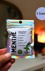 La menthe est une plante rafraîchissante et dynamique, reconnue pour ses propriétés énergétiques stimulantes et attractives. Utilisée depuis longtemps dans les pratiques spirituelles, elle est associée à la prospérité, à la chance et à l’ouverture des opportunités.
