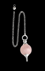 Alliant élégance et douceur énergétique, le pendule Mermet en quartz rose est un outil de radiesthésie à la fois précis et apaisant. Sa forme inspirée du célèbre modèle Mermet favorise la stabilité et la justesse des réponses.