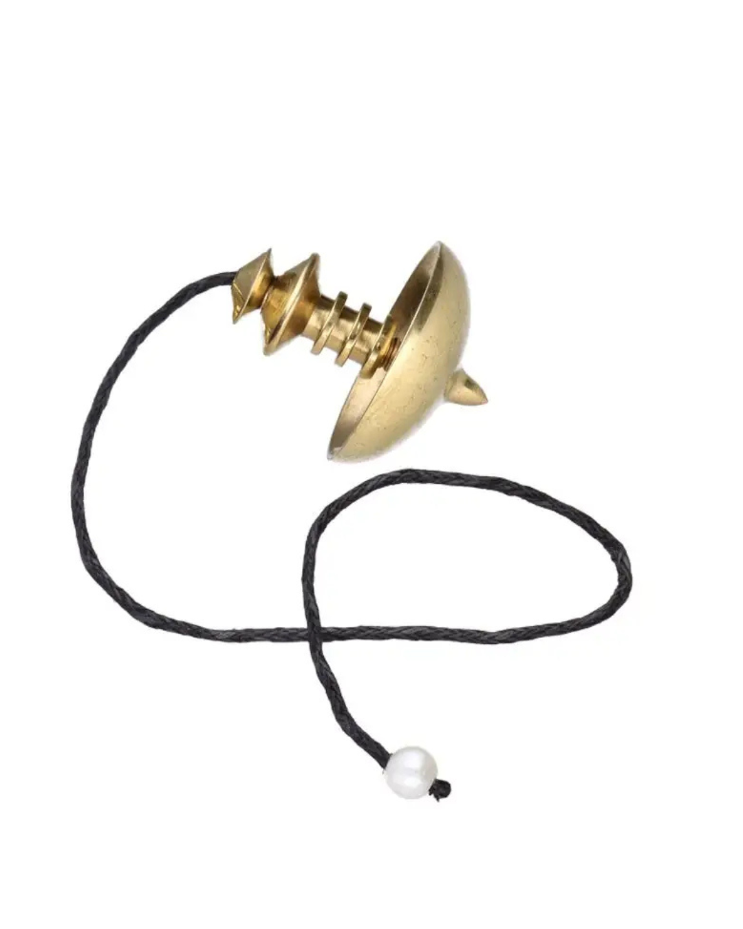 Ce pendule récepteur en bronze, à la forme de toupie élégante et équilibrée, est un outil d’une grande finesse vibratoire. Sa conception en bronze lui confère une excellente conductivité énergétique, tandis que sa forme arrondie favorise une rotation fluide et précise.
Idéal pour les travaux de réception énergétique et la radiesthésie.