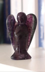 Ange sculpté main en fluorine multicolore naturelle qualité A, 5cm, 48g. Pierre harmonisante, clarté mentale et protection douce. Pièce unique, origine Chine.
