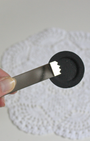 Pince à charbon en nickel 12,5 cm. Manipulez vos charbons en toute sécurité. Idéal fumigation, encens en résine et rituels. Prise en main précise et confortable.