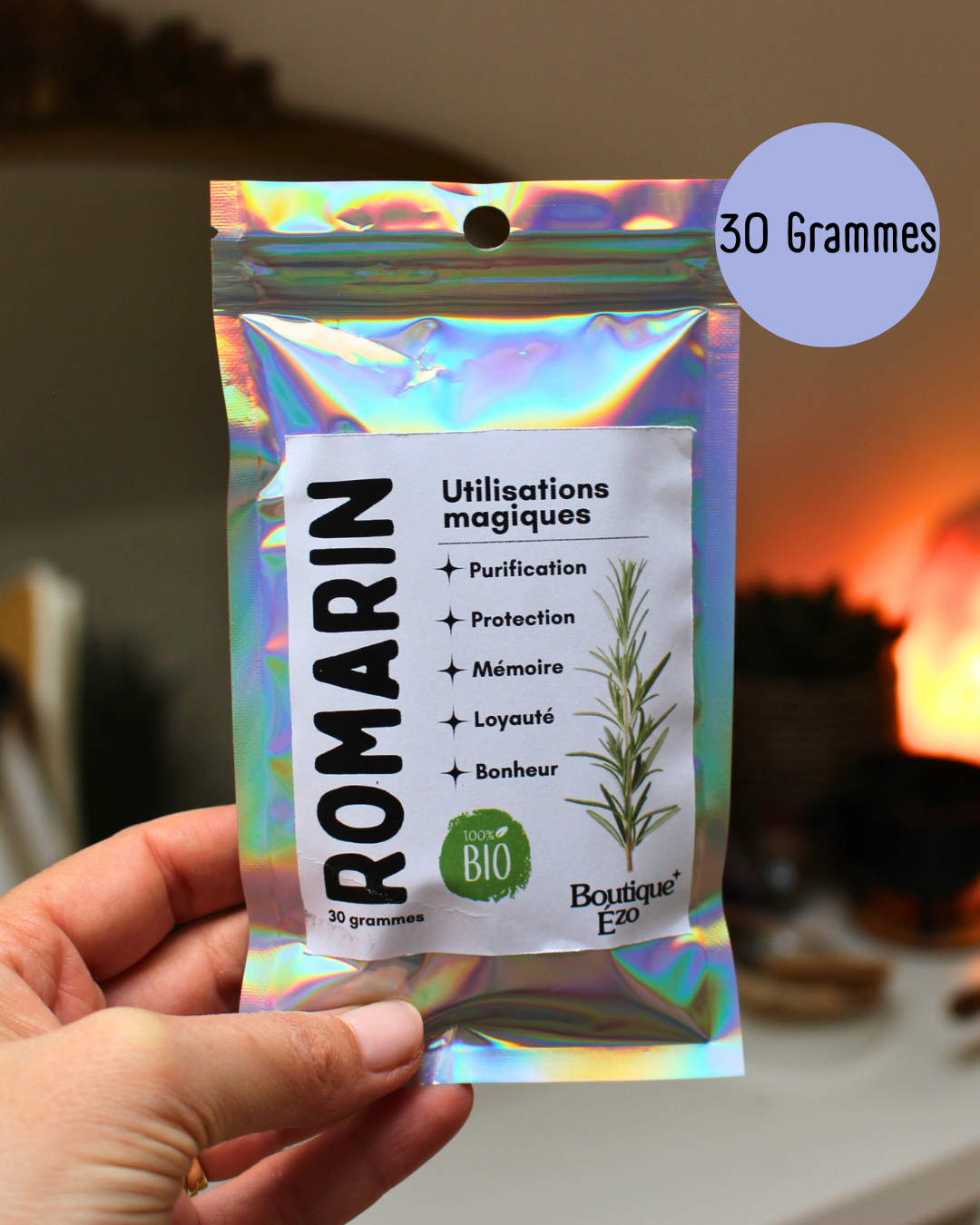 Le romarin est une plante sacrée reconnue pour ses vertus purifiantes et protectrices. En magie, Il est utilisé pour élever les vibrations d’un lieu, protéger contre les influences négatives et stimuler la mémoire et la clarté mentale.