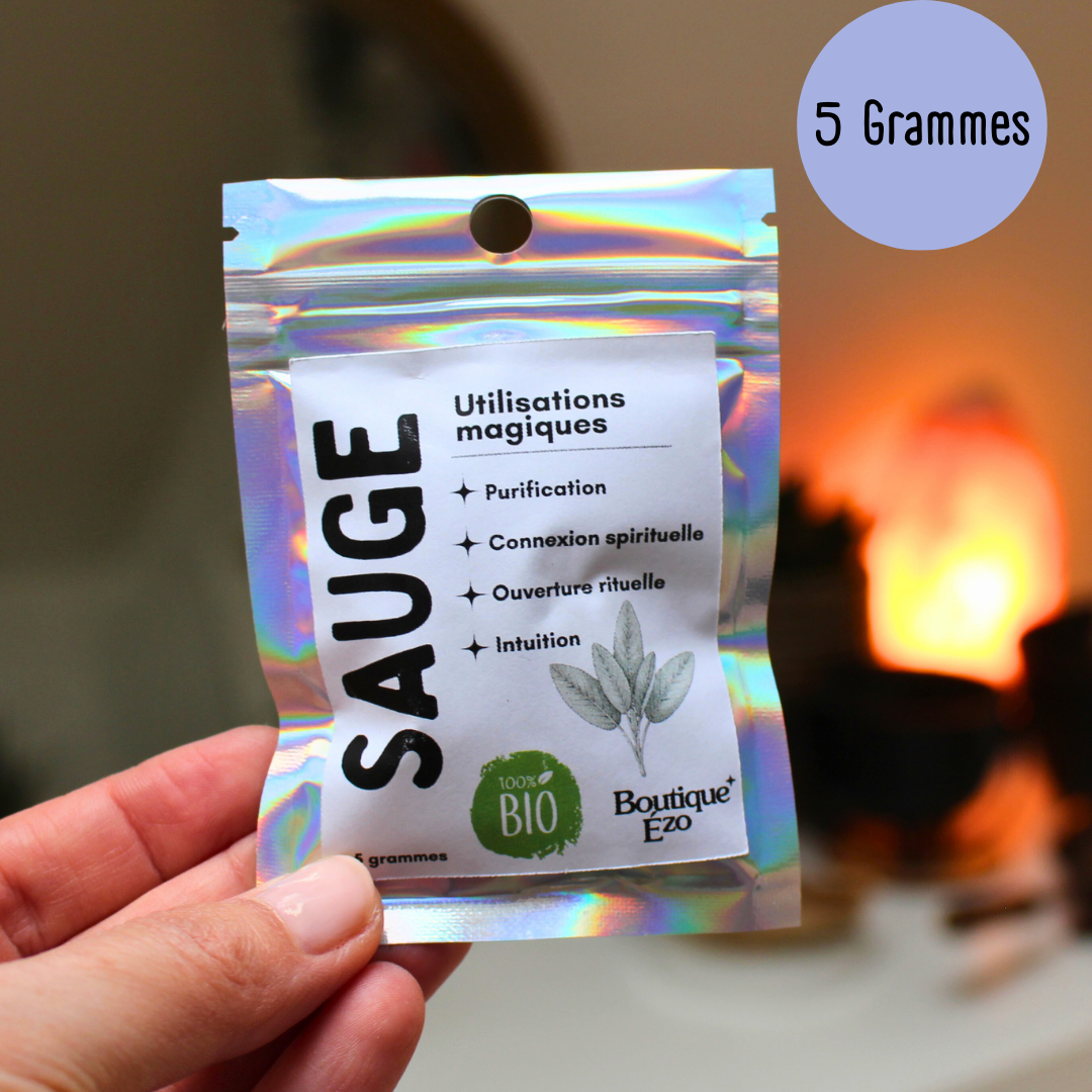 La sauge est une plante sacrée reconnue pour ses pouvoirs purificateurs. Depuis des siècles, elle est utilisée pour nettoyer les espaces avant de créer un espace propice à la connexion avec les mondes subtils