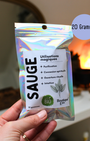 La sauge est une plante sacrée reconnue pour ses pouvoirs purificateurs. Depuis des siècles, elle est utilisée pour nettoyer les espaces avant de créer un espace propice à la connexion avec les mondes subtils