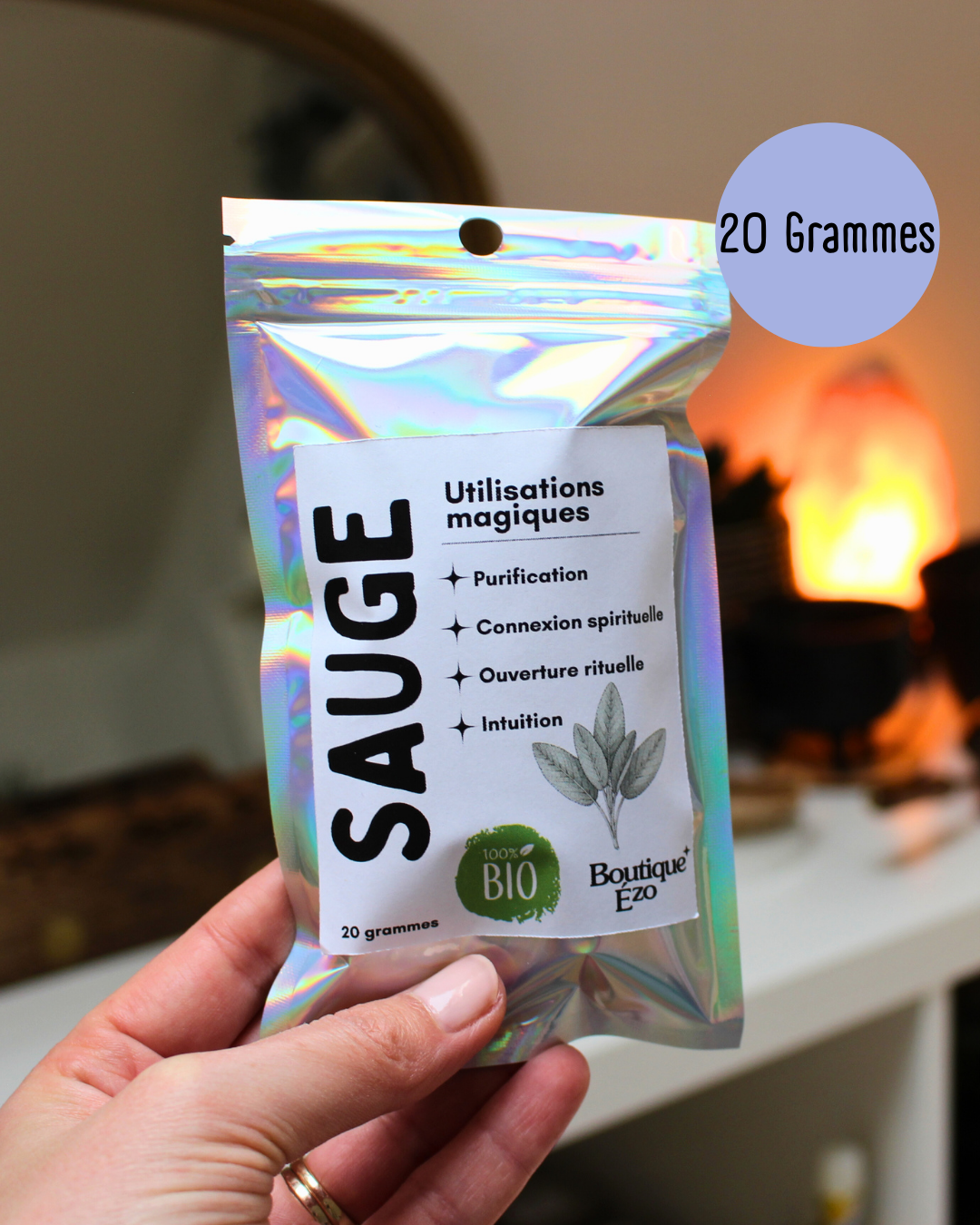 La sauge est une plante sacrée reconnue pour ses pouvoirs purificateurs. Depuis des siècles, elle est utilisée pour nettoyer les espaces avant de créer un espace propice à la connexion avec les mondes subtils