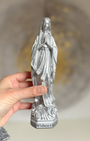 Statuette Vierge Marie 20cm en résine, peinte main en Espagne. argent. Idéal autel, prière et décoration sacrée.