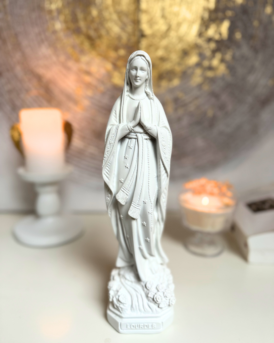 Statuette Vierge Marie blanche 30cm en résine, peinte à la main en Espagne. Symbole de paix, pureté et protection. Idéal autel, prière et décoration sacrée.
