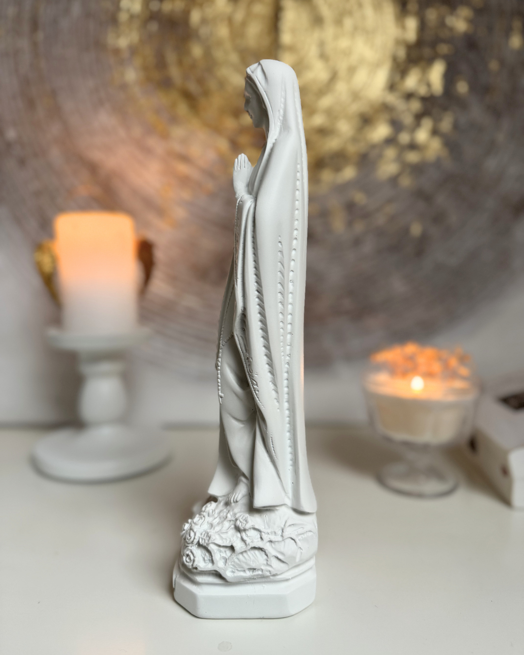 Statuette Vierge Marie blanche 30cm en résine, peinte à la main en Espagne. Symbole de paix, pureté et protection. Idéal autel, prière et décoration sacrée.