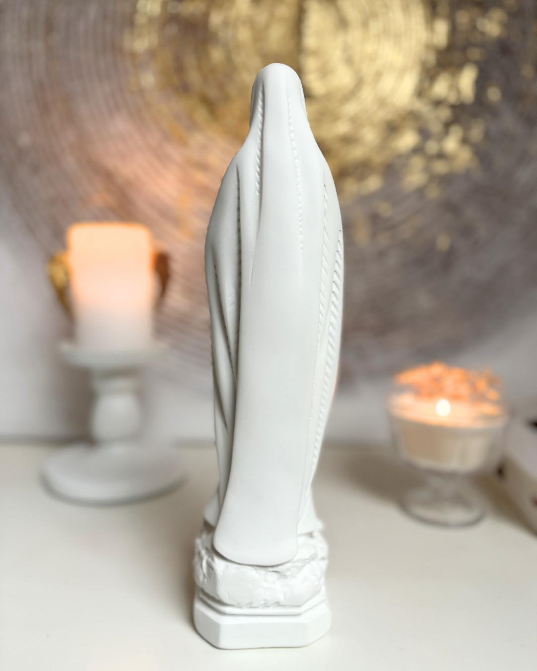 Statuette Vierge Marie blanche 30cm en résine, peinte à la main en Espagne. Symbole de paix, pureté et protection. Idéal autel, prière et décoration sacrée.