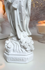 Statuette Vierge Marie blanche 30cm en résine, peinte à la main en Espagne. Symbole de paix, pureté et protection. Idéal autel, prière et décoration sacrée.