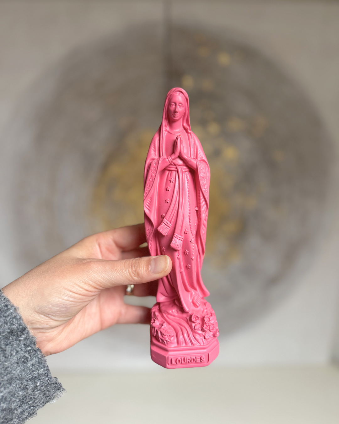 Statuette Vierge Marie 20cm en résine, peinte main en Espagne. rose Idéal autel, prière et décoration sacrée.