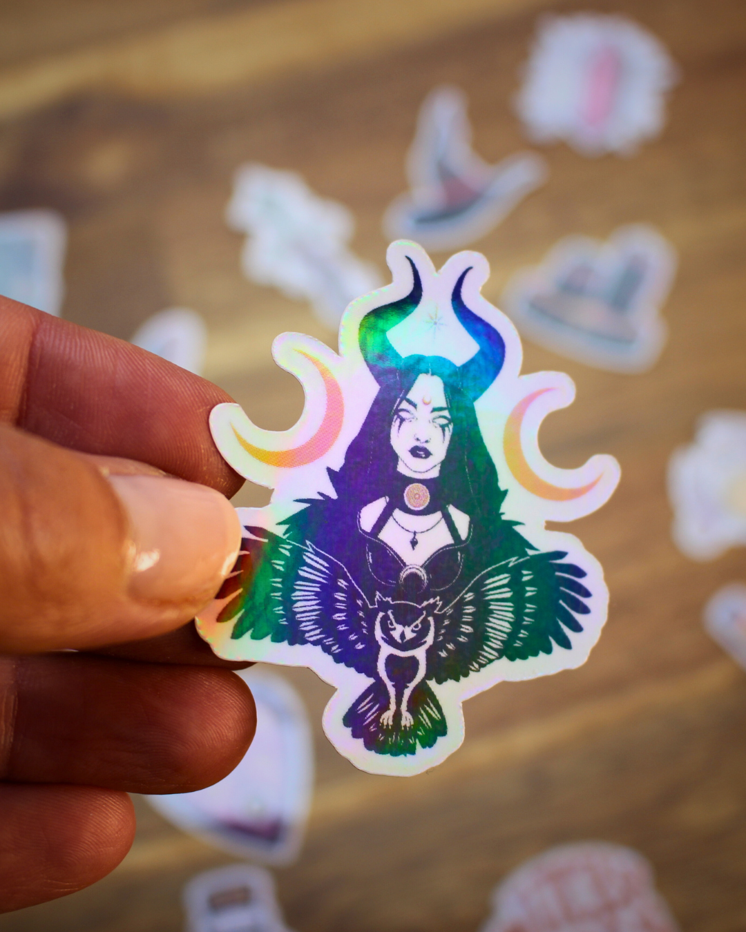 Apportez une touche de magie à votre quotidien avec ce lot  de 15 stickers witchy holographiques artisanaux
