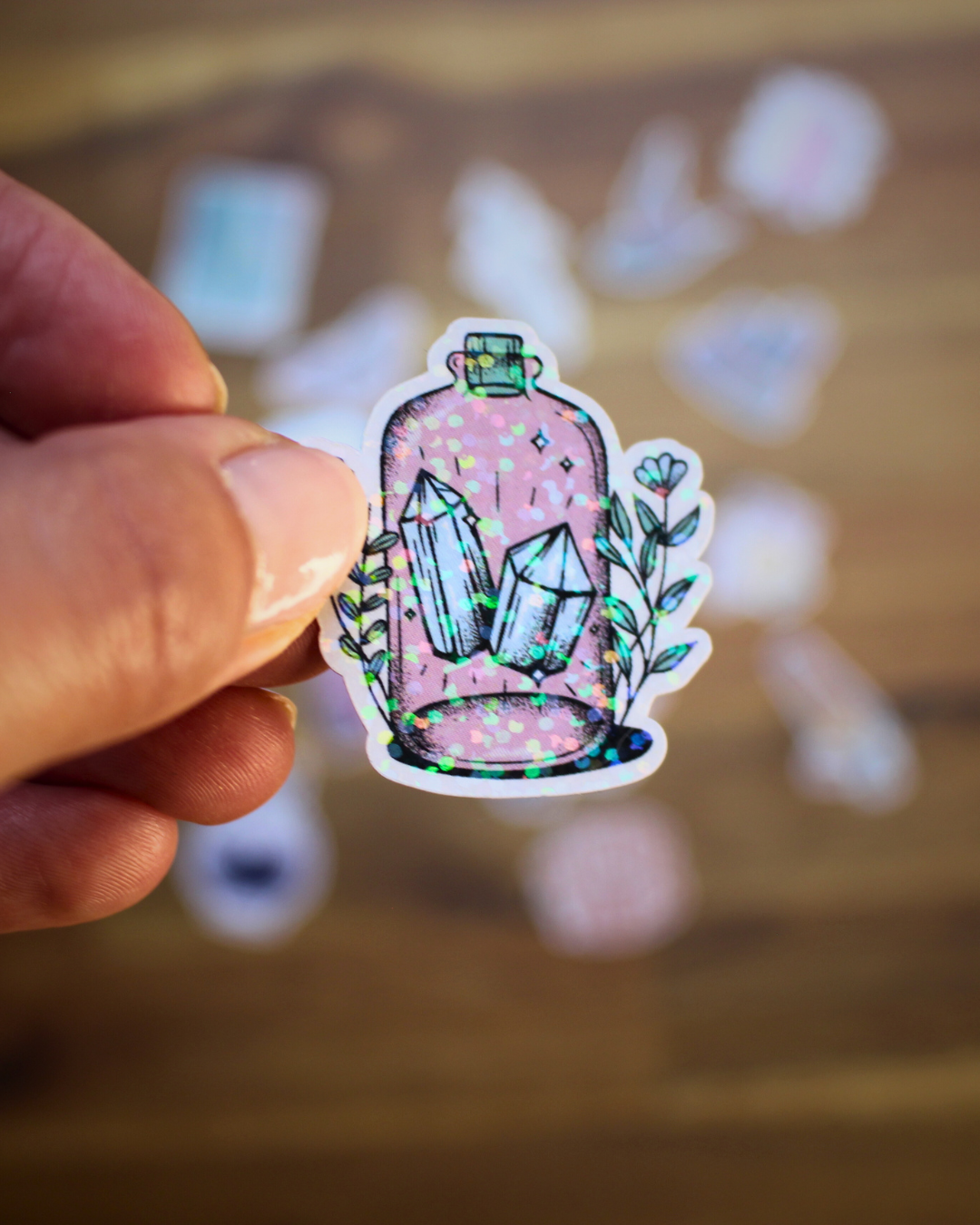Apportez une touche de magie à votre quotidien avec ce lot  de 15 stickers witchy holographiques artisanaux