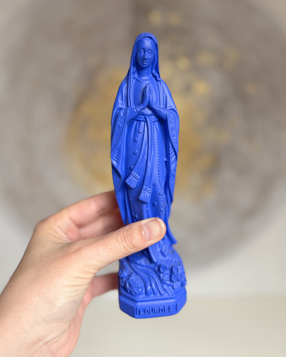 Statuette Vierge Marie 20cm en résine, peinte main en Espagne.  bleu klein Idéal autel, prière et décoration sacrée.
